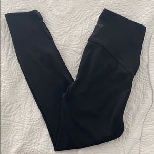 Lululemon size 4 black high rise 25”